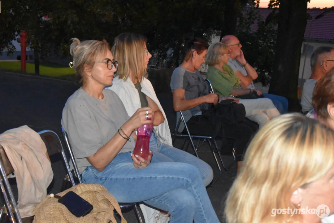 Plenerowy teatr w Piaskach. Niezapomniane przeżycia przy „Zapomnianej historii”, udana zabawa w „Polowanie na motyle”