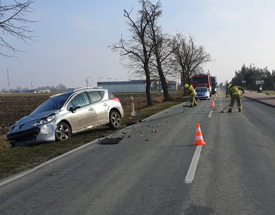 Kolizja na drodze wojewódzkiej w Choczu [ZDJĘCIA] - Zdjęcie główne