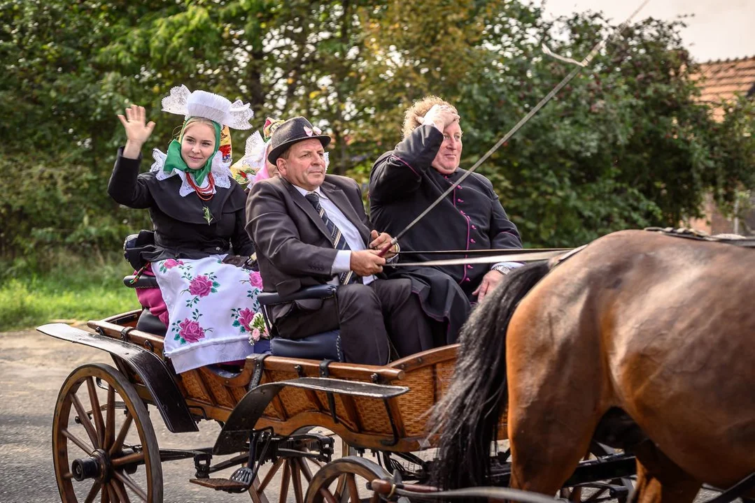 Wesele biskupiańskie Michała i Marty Chudych w Sikorzynie