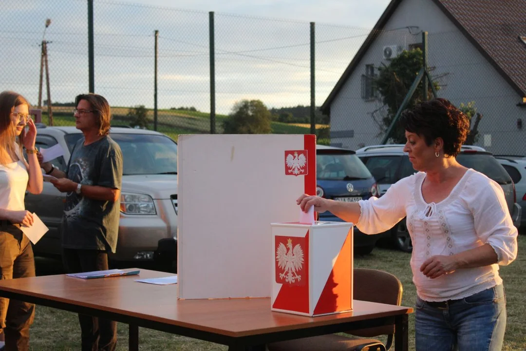 Po trzech tygodniach chciano odwołać sołtyskę Brzóstkowa. Zaskakujący wynik zebrania wiejskiego