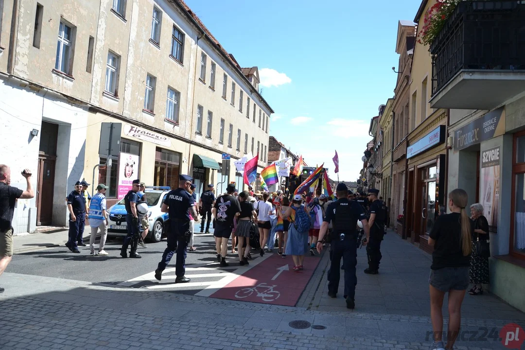 Marsz Równości i kontrmanifestacje w Rawiczu