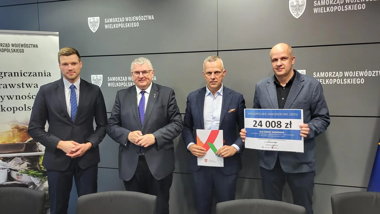 Umowę z włodarzami gmin, gdzie już niedługo powstaną jadłodzielnie podpisał Krzysztof Grabowski, Wicemarszałek Województwa Wielkopolskiego.