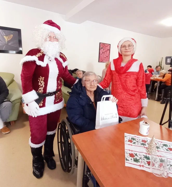 Przedszkolaki wzruszyły seniorów. Świąteczne warsztaty przy ul. Zacisznej w Jarocinie