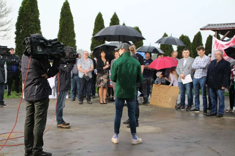 Protest przeciwko budowie ogromnej obowy w Kadziaku