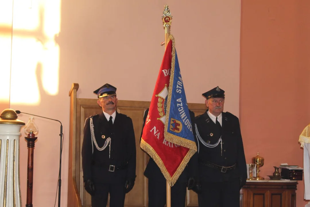 Uroczystość Matki Bożej Cieleckiej w parafii św. Małgorzaty w Cielczy z zawierzeniem KGW z gminy Jarocin