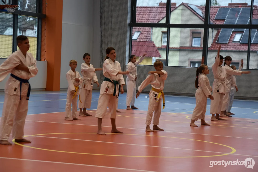 Trening Klubu TKKF Tęcza w nowej hali sportowej w Gostyniu