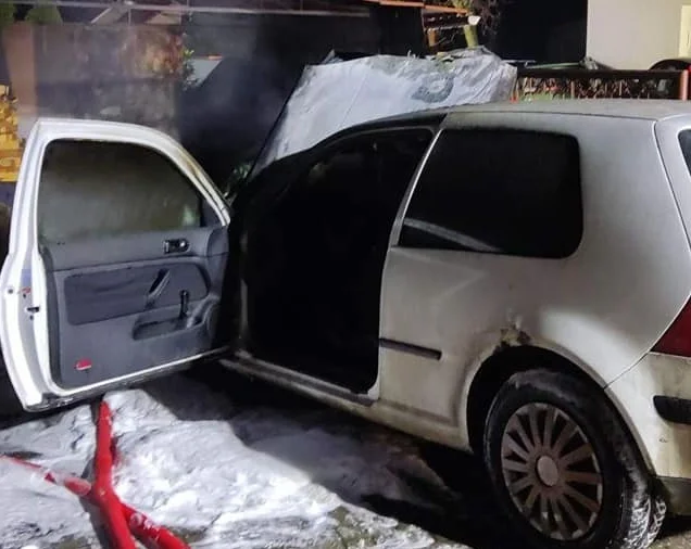Pożar auta w Dobrzycy [ZDJĘCIA] - Zdjęcie główne