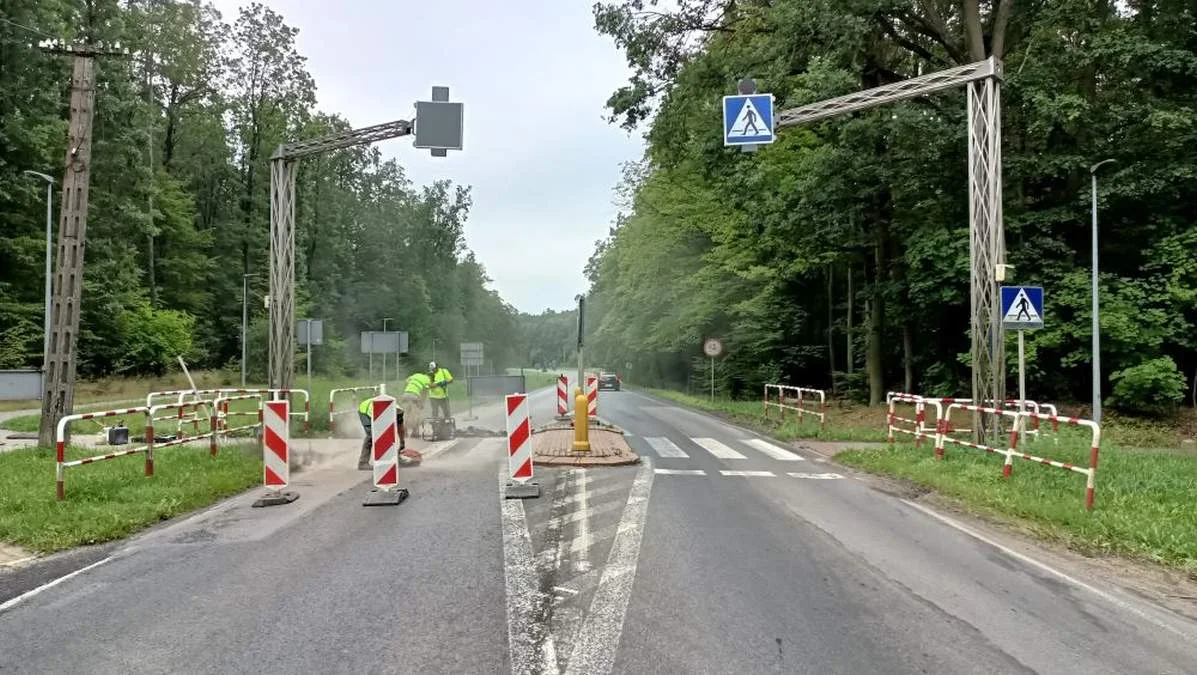 Budowa wyniesionego przejścia w Jarocinie.