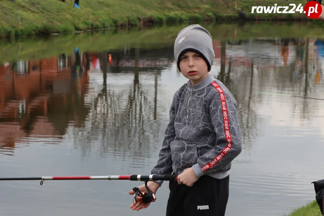 Uczniowie szkoły w Sarnowie łowili ryby