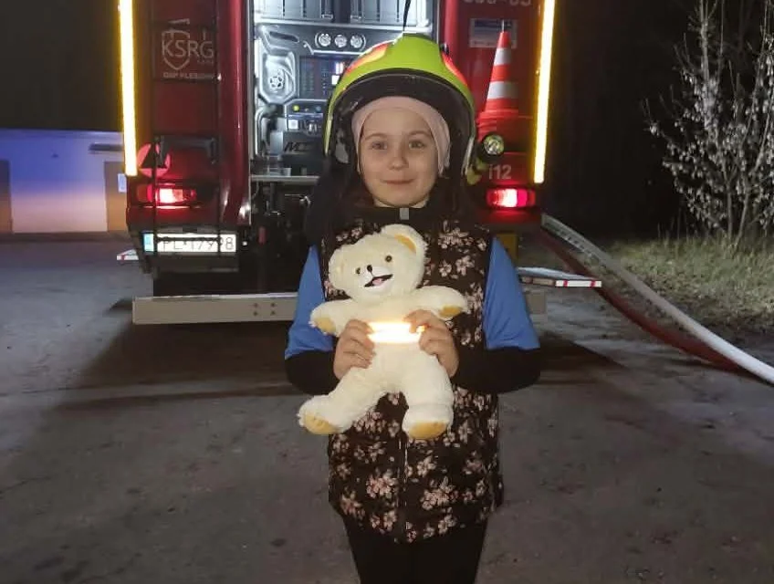 8-letnia Celina pierwsza zauważyła ogień i zapobiegła tragedii. To prawdziwa bohaterka!