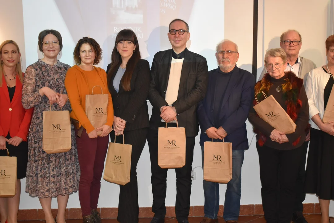 Ocalają od zapomnienia nietuzinkowe postacie i ważne wydarzenia. Promocja „Rocznika Pleszewskiego 2025”