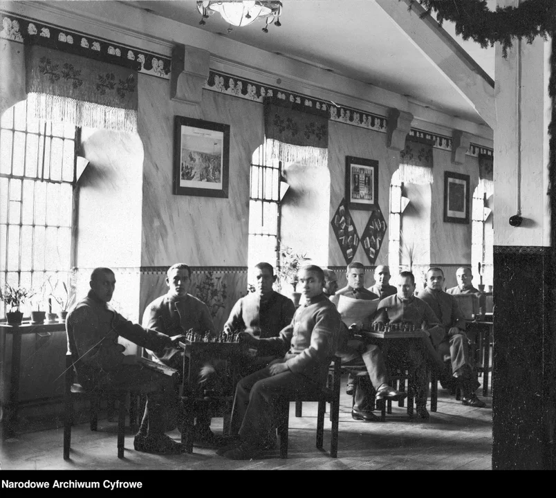 Więźniowie w świetlicy Zakładu Karnego 1936