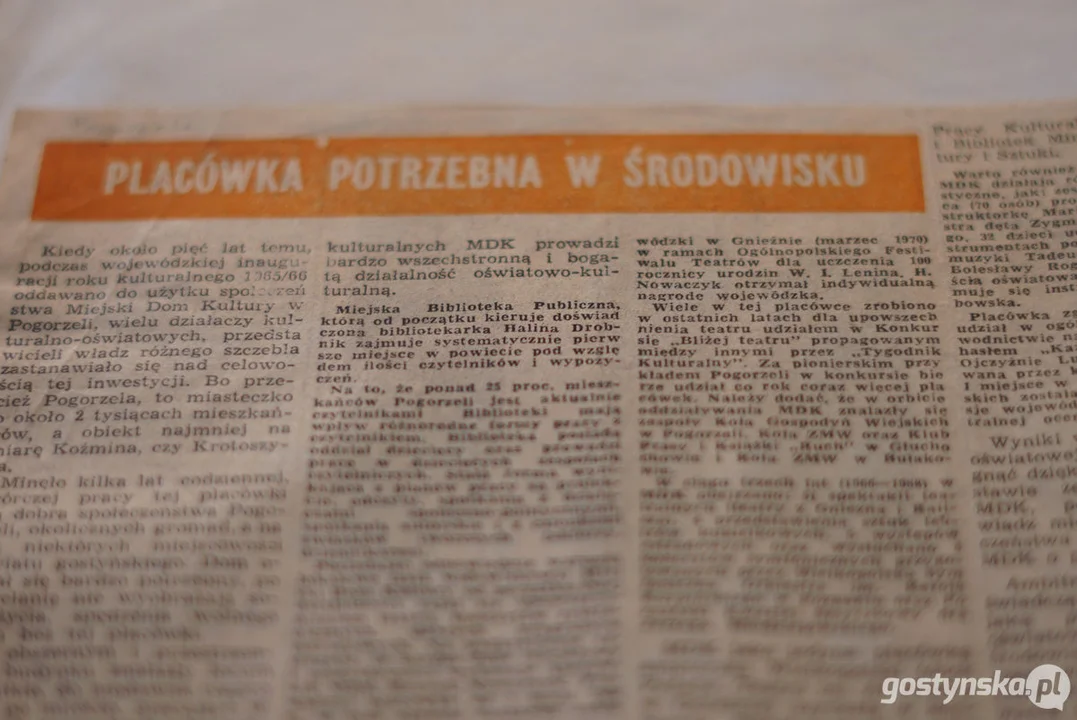 Miłośnicy starych fotografii w pogorzelskiej bibliotece