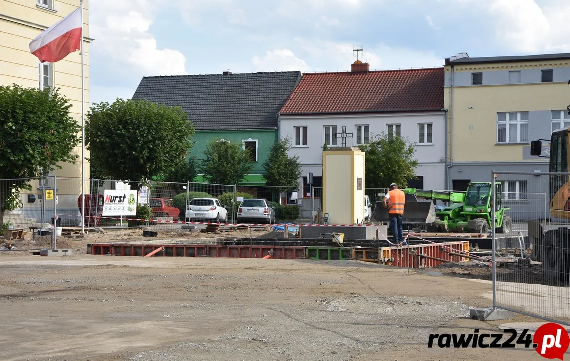 Rynek w Jutrosinie zmienia się. Zobacz jak wyglądał kiedyś i jak może wyglądać pod koniec roku - Zdjęcie główne