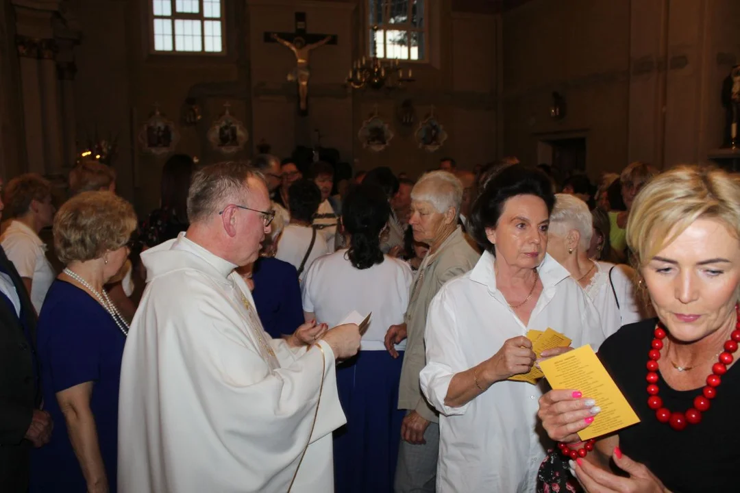 Uroczystość Matki Bożej Cieleckiej w parafii św. Małgorzaty w Cielczy z zawierzeniem KGW z gminy Jarocin