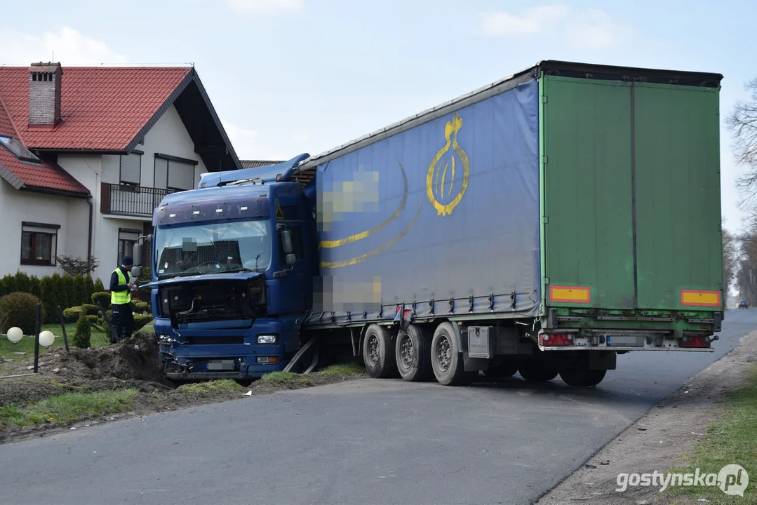 Zderzenie dwóch samochodów w Skoraszewicach (gm. Pępowo)