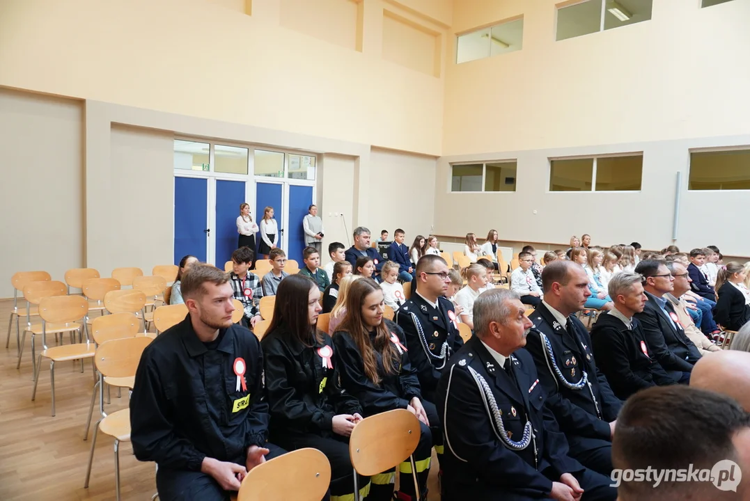 Patriotycznie w Szkole Podstawowej z Oddziałami Integracyjnymi im. M. Kopernika w Piaskach