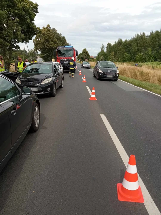 Zderzenie dwóch samochodów w Konarzewie