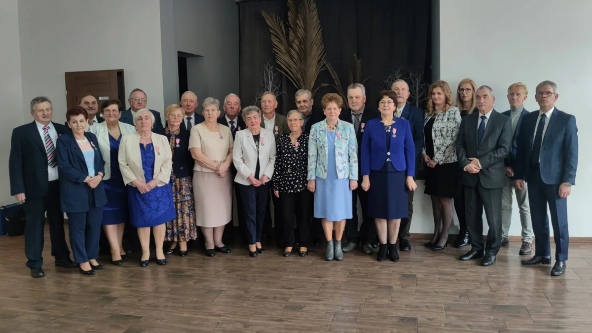 "Para to błogosławiona..." Jubileusze małżeńskie w Piaskach z przymrużeniem oka - Zdjęcie główne