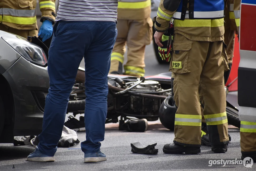 Zderzenie motoroweru z samochodem w Karolewie