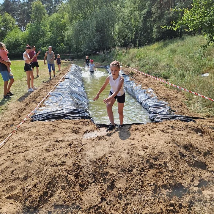 Ponad 130 osób wystartowało w II edycja biegu dla dzieci z przeszkodami w Zalesiu - Zdjęcie główne