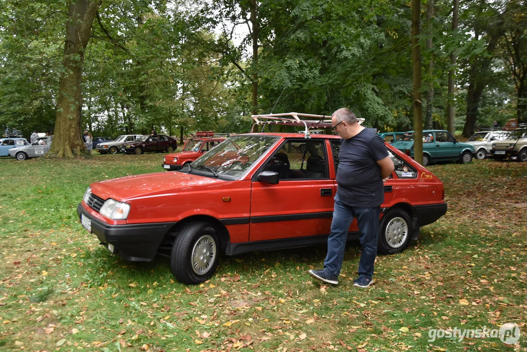 Zlot samochodów retro w Zamku Wielkopolskim w Rokosowie