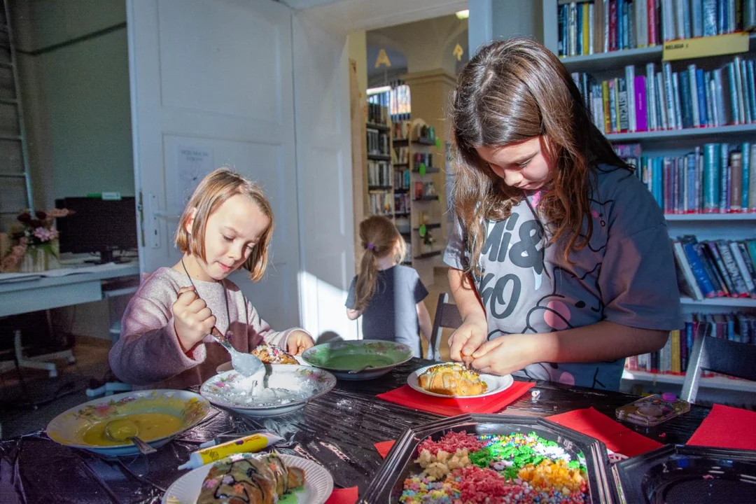 Rodzinne zdobienie rogali w Pałacu Radolińskich