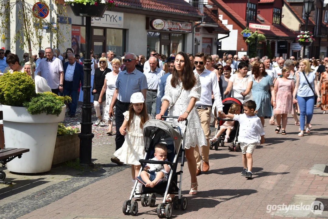 Gostyń - Boże Ciało 2023 - procesja ulicami miasta