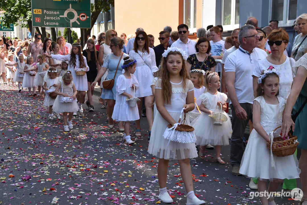 Gostyń - Boże Ciało 2023 - procesja ulicami miasta