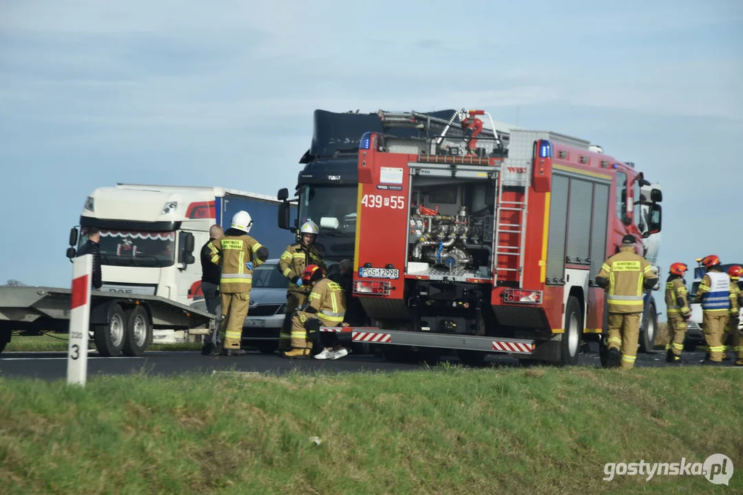 Kraksa na DK12 (obwodnica Borku Wlkp.). Zderzenie 4 samochodów