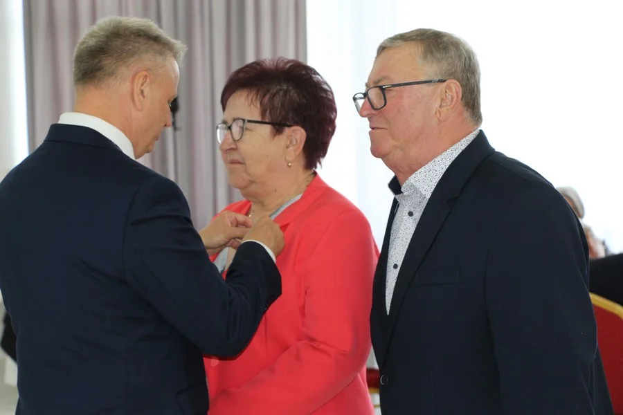 Złote i Diamentowe Gody w Dobrzycy. To był wyjątkowy moment, pełen wzruszeń i wspomnień [ZDJĘCIA] - Zdjęcie główne