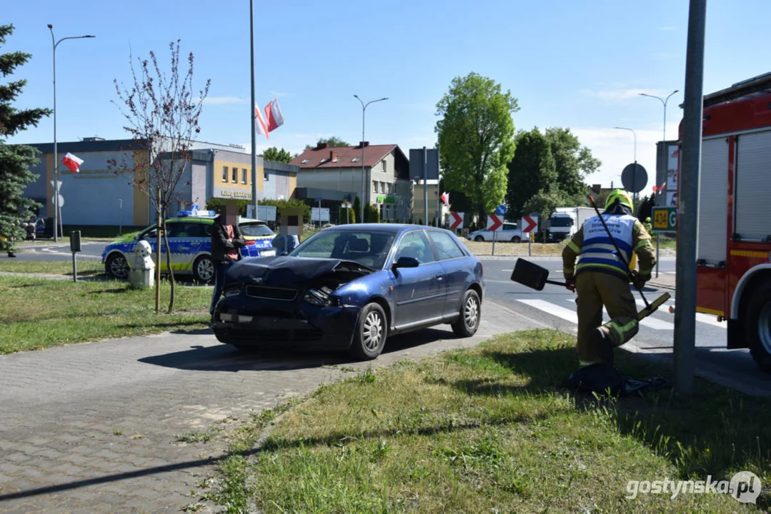 W Krobi samochód osobowy zderzył się z ciężarówką