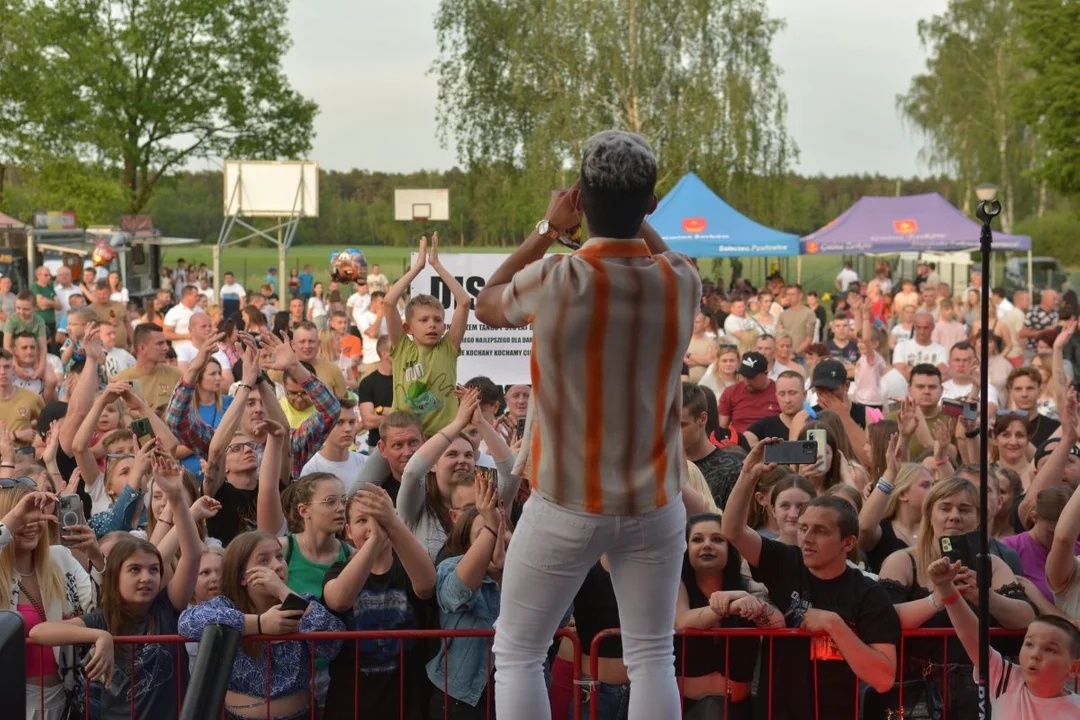 Świetna zabawa w Dobieszczyźnie. Festyn cieszył się dużym zainteresowaniem