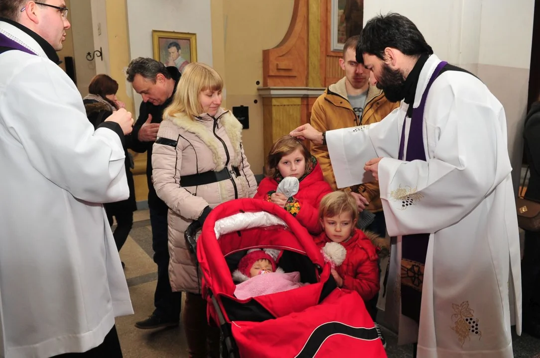 Środa Popielcowa z posypaniem głów popiołem