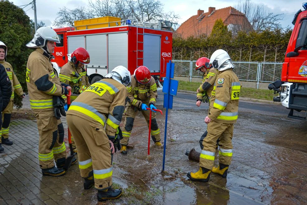 Kolizja samochodu z hydrantem w Witaszycach