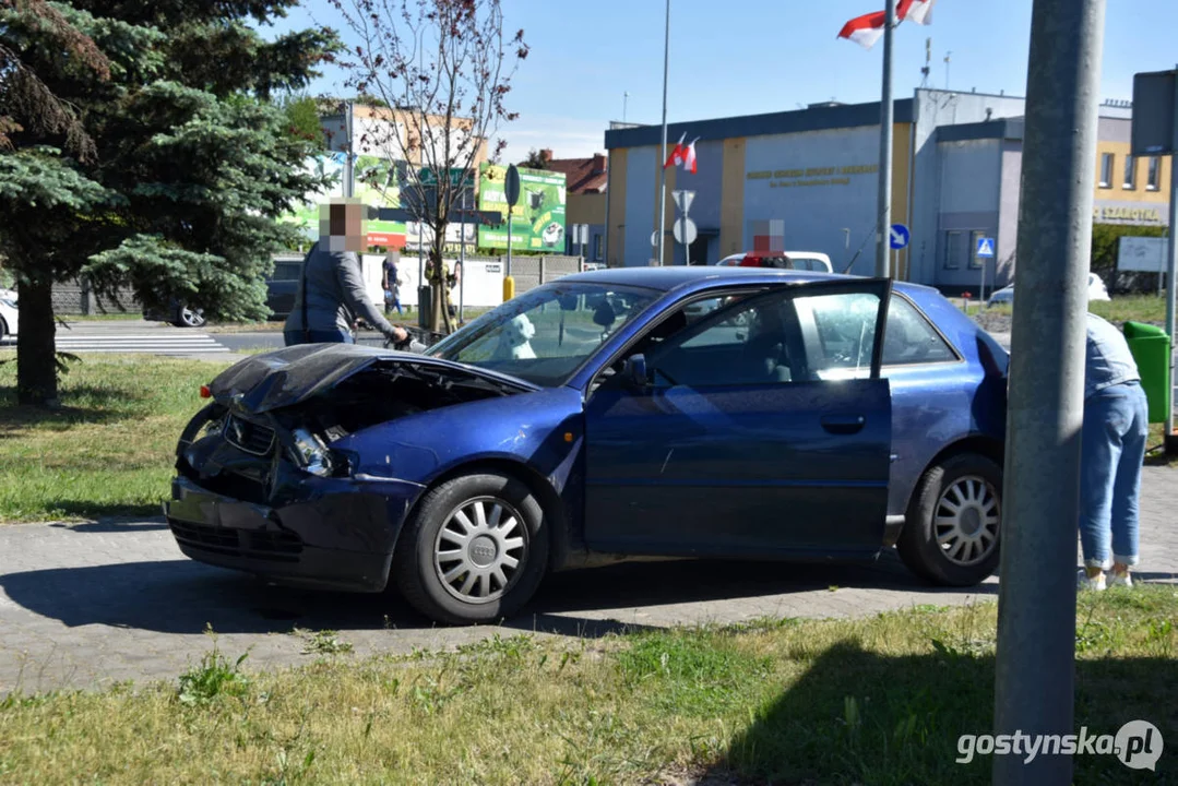 W Krobi samochód osobowy zderzył się z ciężarówką