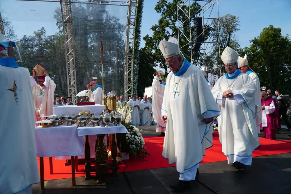 Smolice. Koronacja wizerunku Matki Bożej Uzdrowienia Chorych