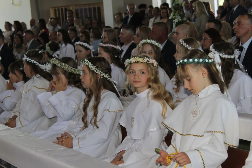 Pierwsza Komunia Święta w parafii Matki Bożej Fatimskiej i Chrystusa Króla w Jarocinie [ZDJĘCIA] - Zdjęcie główne