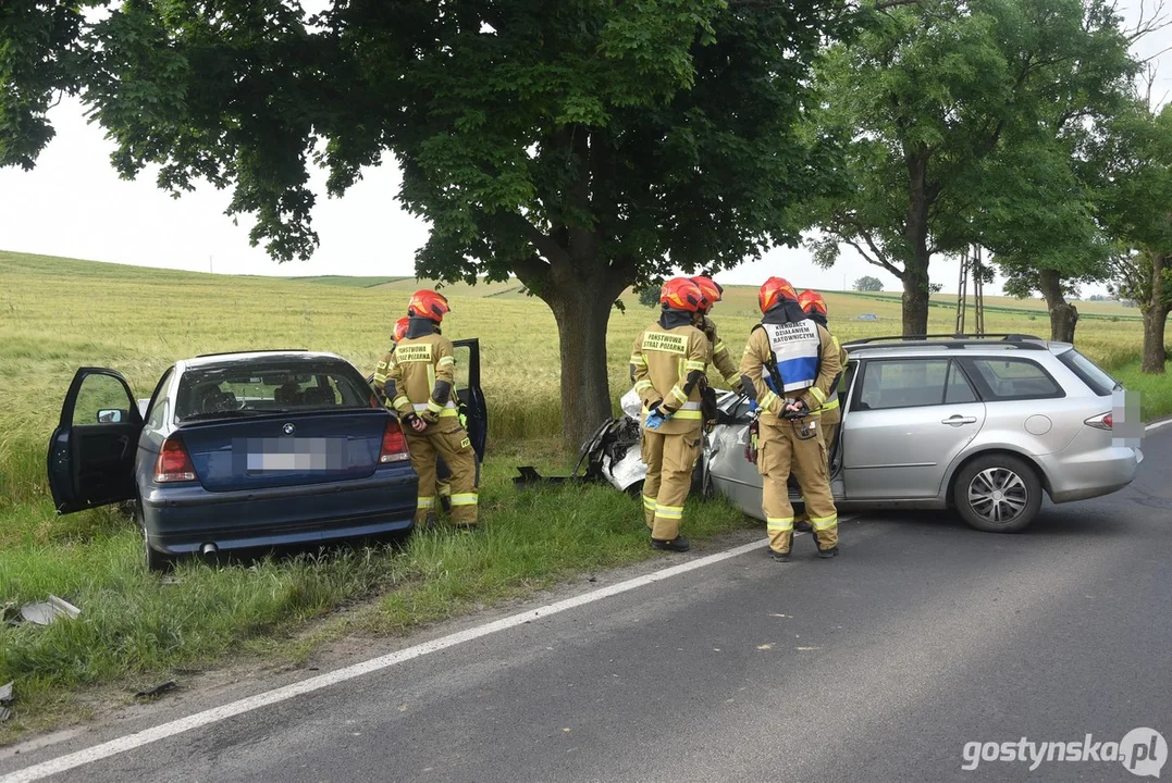 Zderzenie BMW z mazdą na DW434 w Starej Krobi