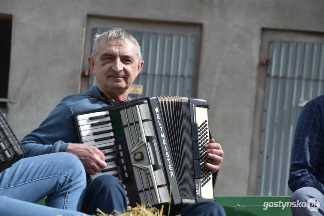 "Niedźwiedzie" wróciły do Zalesia - wesoły śmigus-dyngus