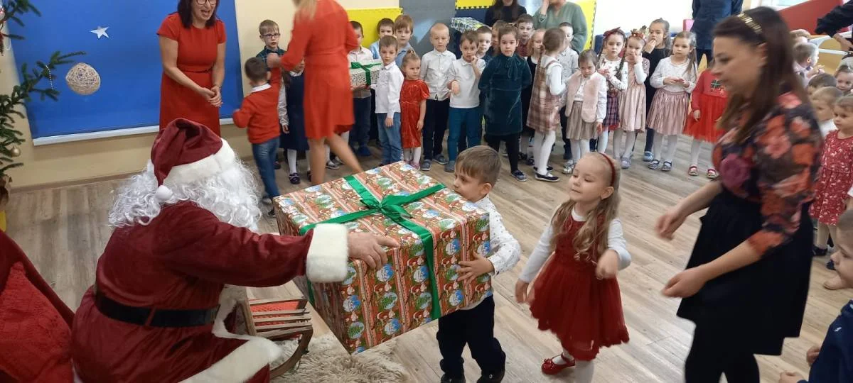 Do przedszkola "Marcinek" w Jarocinie przybył niezwykły gość - Zdjęcie główne