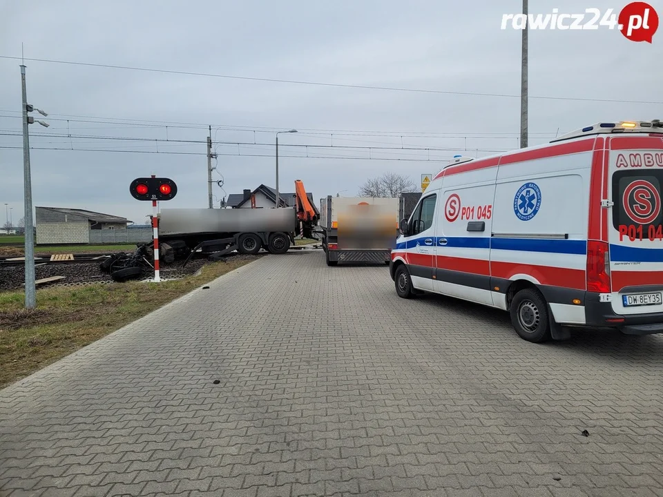 Wypadek śmiertelny na przejeździe kolejowym w Kątach