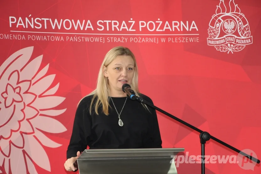 Strażacy z powiatu pleszewskiego odebrali nowe auta i świadczenia