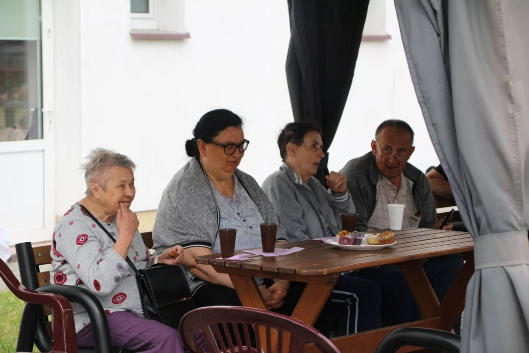 Przedszkolaki integrowały się z seniorami. Festyn na ulicy Zacisznej w Jarocinie