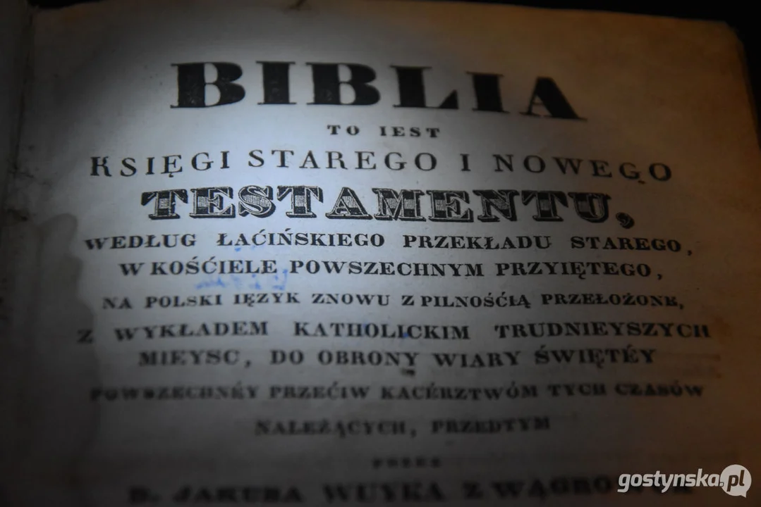 Biały kruk czyli Biblia znaleziona w bibliotece publicznej w Gostyniu