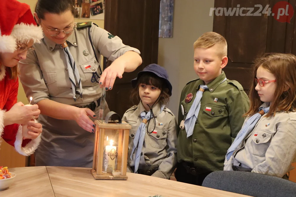 Betlejemskie Światło Pokoju w redakcji "Życia Rawicza"