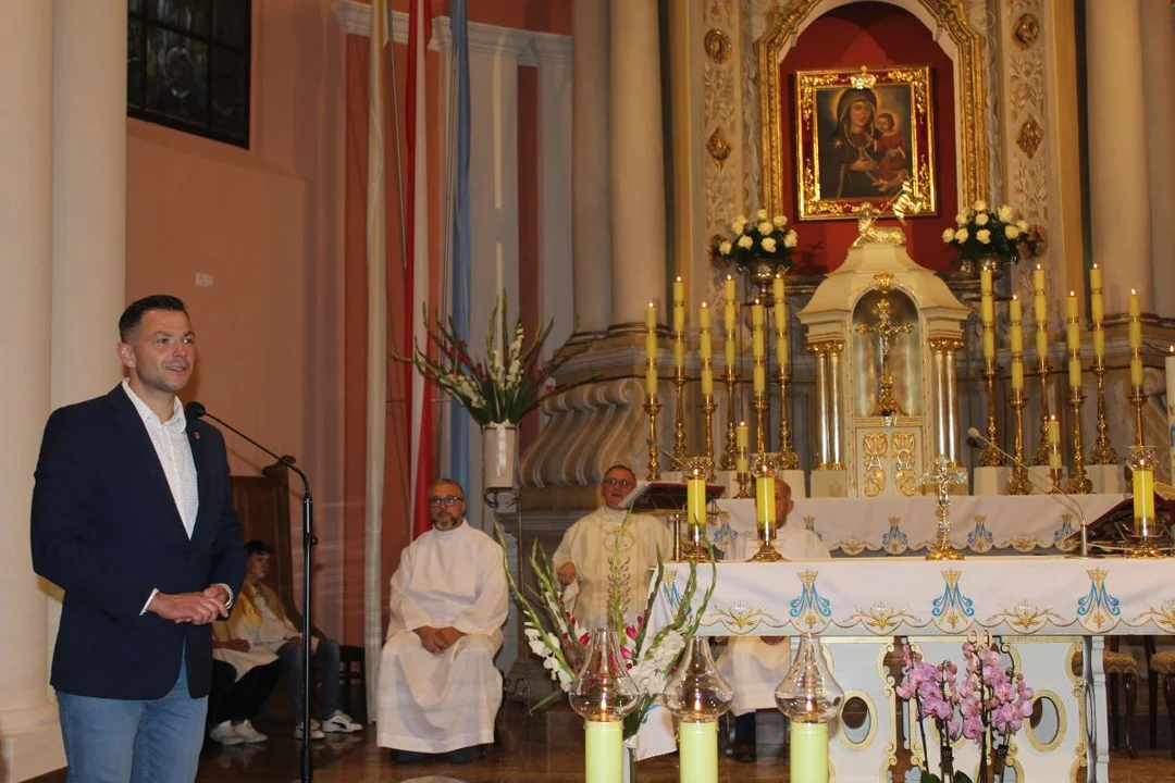 Uroczystość Matki Bożej Cieleckiej w parafii św. Małgorzaty w Cielczy z zawierzeniem KGW z gminy Jarocin