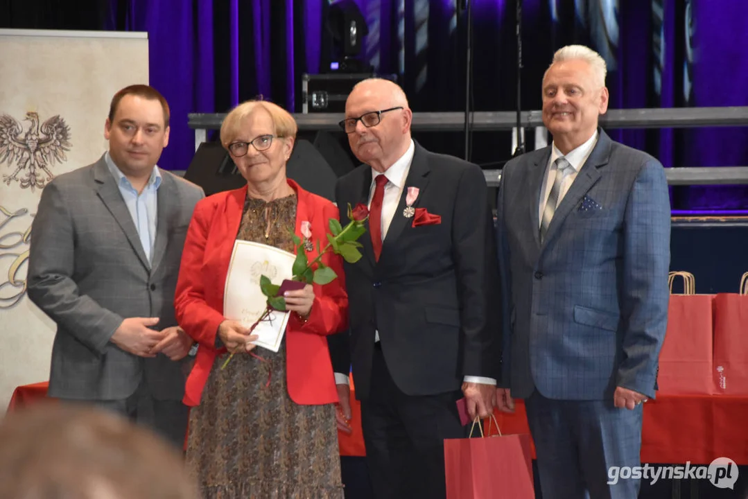 Jubileusze małżeńskie w gminie Gostyń. Blisko 60 par otrzymało pamiątkowe medale