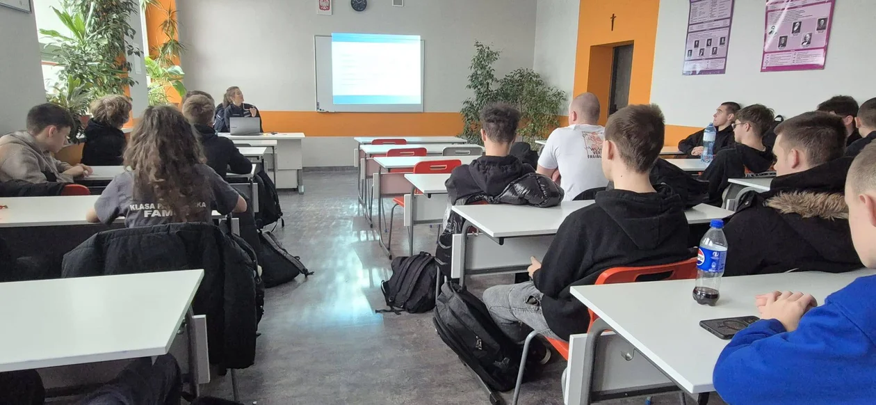 To była ważna lekcja dla uczniów Zespołu Szkół Technicznych w Pleszewie - Zdjęcie główne