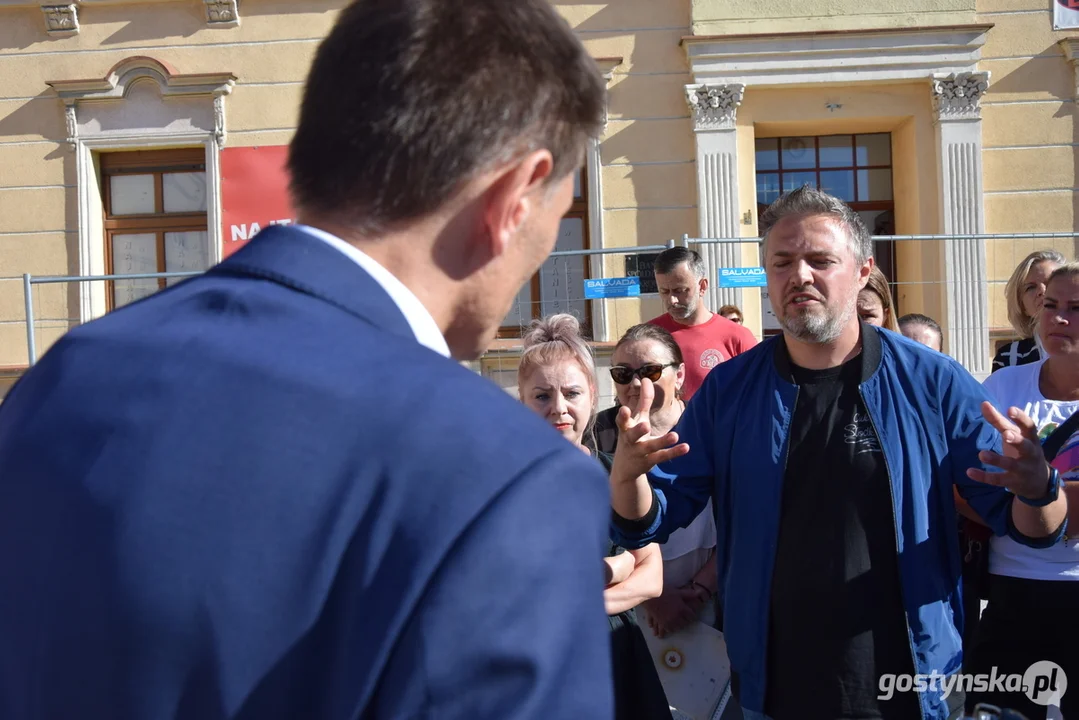 Spotkanie burmistrza Łukasz Kubiaka z przedsiębiorcami handlującymi na rynku w Krobi